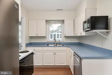 Kitchen - 812 Bay View Dr, Deale, MD 20751 photo 1 of 2