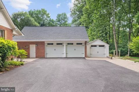 Exterior - 6456 Meadowlark Dr, Dunkirk, MD 20754 photo 3 of 27