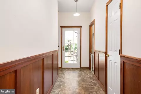 Entry Way - 6456 Meadowlark Dr, Dunkirk, MD 20754 photo 3 of 5