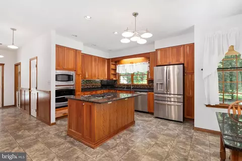 Kitchen - 6456 Meadowlark Dr, Dunkirk, MD 20754 photo 2 of 3