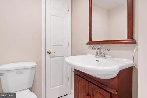 Bath - 6456 Meadowlark Dr, Dunkirk, MD 20754 photo 6 of 7