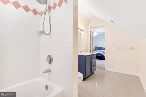 Bath - 6456 Meadowlark Dr, Dunkirk, MD 20754 photo 5 of 7