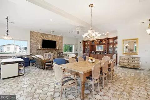 Dining - 3689 1st Ave, Edgewater, MD 21037 photo 2 of 2