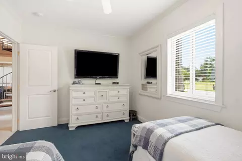 Bedroom - 3689 1st Ave, Edgewater, MD 21037 photo 3 of 8