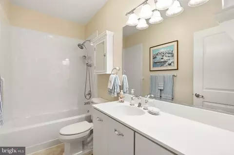 Bath - 3689 1st Ave, Edgewater, MD 21037 photo 2 of 3