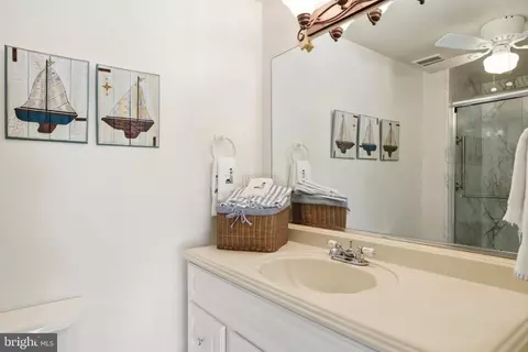 Bath - 3689 1st Ave, Edgewater, MD 21037 photo 3 of 3
