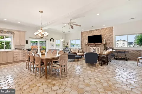 Dining - 3689 1st Ave, Edgewater, MD 21037 photo 1 of 2