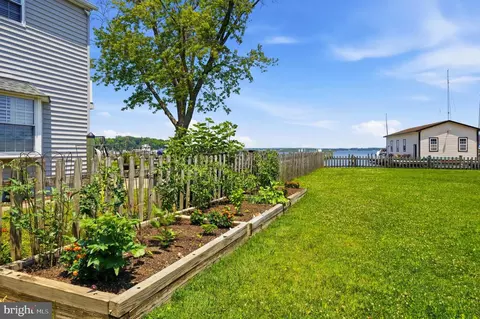 Exterior - 3689 1st Ave, Edgewater, MD 21037 photo 10 of 11