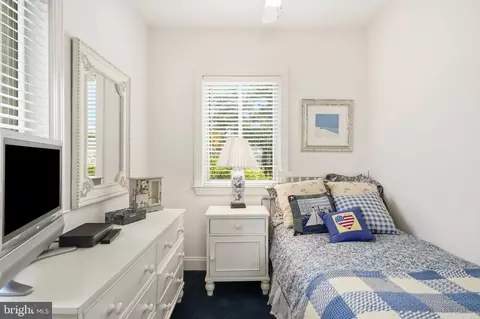 Bedroom - 3689 1st Ave, Edgewater, MD 21037 photo 1 of 8