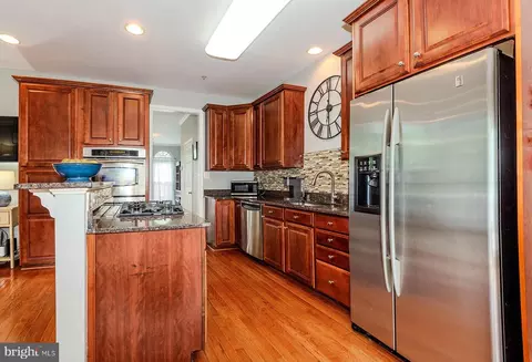 Kitchen - 1329 Peppertree Ct, Crofton, MD 21114 photo 4 of 4