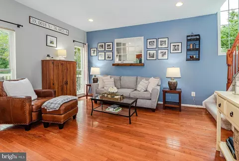 Living - 1329 Peppertree Ct, Crofton, MD 21114 photo 3 of 6