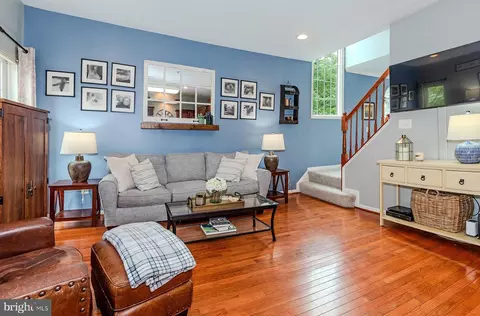 Living - 1329 Peppertree Ct, Crofton, MD 21114 photo 2 of 6