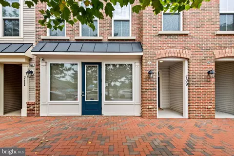 709 Skippers Ln, Annapolis, MD 21401