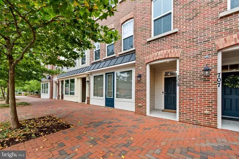 709 Skippers Ln, Annapolis, MD 21401