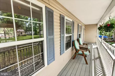 Exterior - 3847 Holly Dr, Edgewater, MD 21037 photo 4 of 16