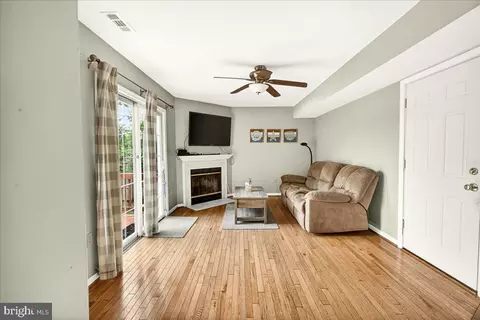 Living - 3847 Holly Dr, Edgewater, MD 21037 photo 2 of 2