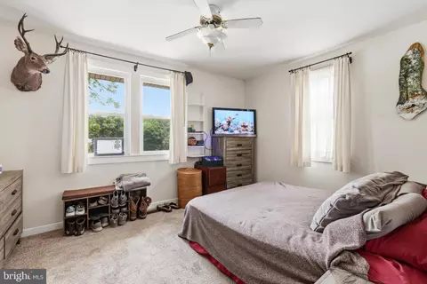 Bedroom - 626 Laurel Dr, Pasadena, MD 21122 photo 2 of 3