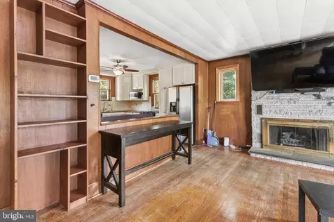 Living - 626 Laurel Dr, Pasadena, MD 21122 photo 3 of 3