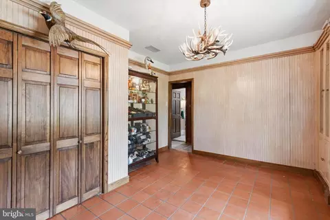 Entry Way - 626 Laurel Dr, Pasadena, MD 21122 photo 2 of 3