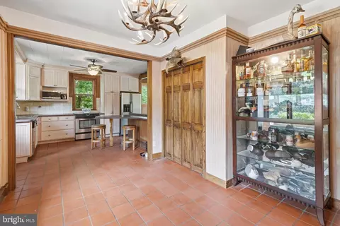 Entry Way - 626 Laurel Dr, Pasadena, MD 21122 photo 1 of 3