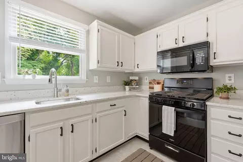Kitchen - 1007 Tasker Ln, Arnold, MD 21012 photo 2 of 2