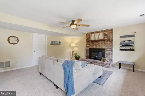 Living - 1007 Tasker Ln, Arnold, MD 21012 photo 2 of 3