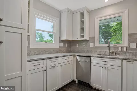 Kitchen - 454 Manor Rd, Arnold, MD 21012 photo 3 of 3
