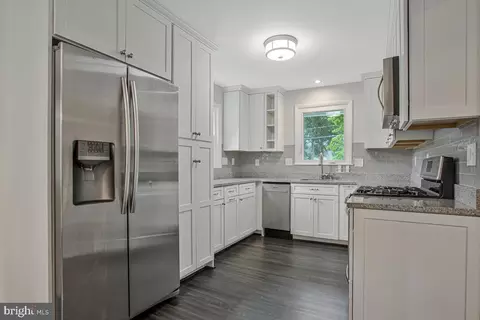 Kitchen - 454 Manor Rd, Arnold, MD 21012 photo 2 of 3
