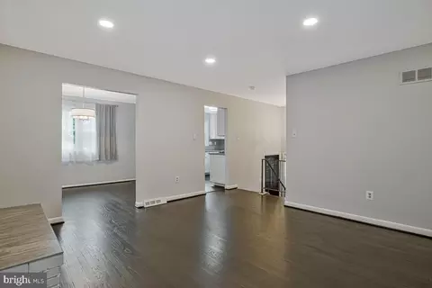 Living - 454 Manor Rd, Arnold, MD 21012 photo 1 of 3