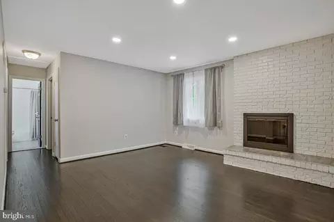 Living - 454 Manor Rd, Arnold, MD 21012 photo 2 of 3