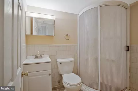 Bath - 454 Manor Rd, Arnold, MD 21012 photo 2 of 2