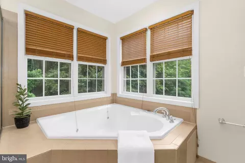 Bath - 2431 Killarney Ter, Odenton, MD 21113 photo 3 of 5