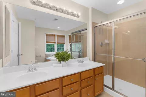 Bath - 2431 Killarney Ter, Odenton, MD 21113 photo 2 of 5
