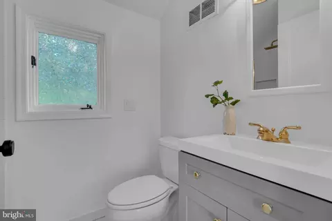 Bath - 12 Union St, Annapolis, MD 21401 photo 2 of 3