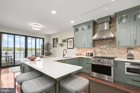 20 Shore Walk Rd, Riva, MD 21140