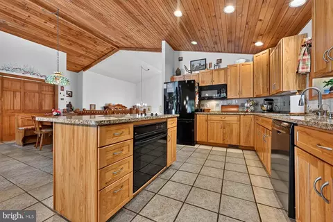 Kitchen - 1876 Potomac Rd, Pasadena, MD 21122 photo 2 of 3