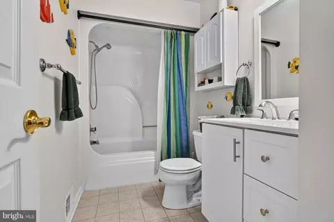Bath - 1876 Potomac Rd, Pasadena, MD 21122 photo 3 of 5