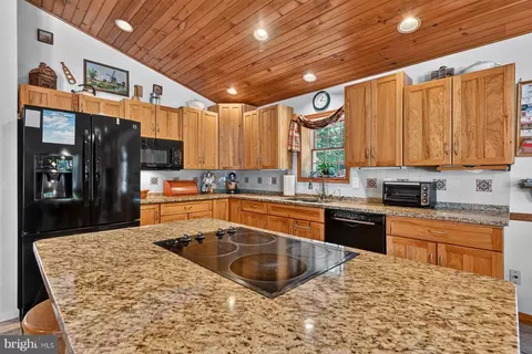 Kitchen - 1876 Potomac Rd, Pasadena, MD 21122 photo 3 of 3