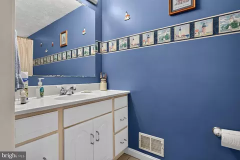 Bath - 1876 Potomac Rd, Pasadena, MD 21122 photo 4 of 5