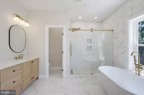 Bath - 914 Van Buren St, Annapolis, MD 21403 photo 1 of 4