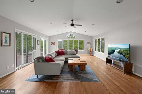 Living - 844 Harbor View Ter, Annapolis, MD 21409 photo 1 of 3