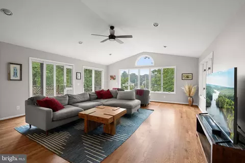 Living - 844 Harbor View Ter, Annapolis, MD 21409 photo 2 of 3