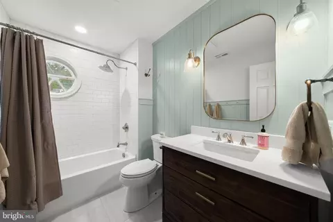 Bath - 844 Harbor View Ter, Annapolis, MD 21409 photo 4 of 4