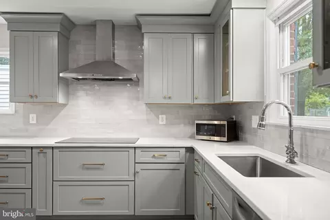 Kitchen - 844 Harbor View Ter, Annapolis, MD 21409 photo 3 of 4