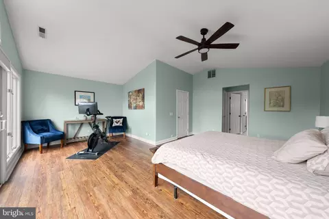Bedroom - 844 Harbor View Ter, Annapolis, MD 21409 photo 3 of 4