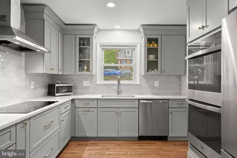 Kitchen - 844 Harbor View Ter, Annapolis, MD 21409 photo 2 of 4