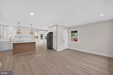 Living - 117 Pinecrest Dr, Annapolis, MD 21403 photo 2 of 2