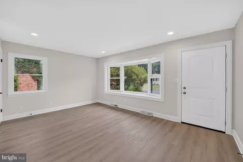 Living - 117 Pinecrest Dr, Annapolis, MD 21403 photo 1 of 2
