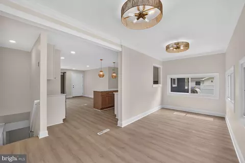Entry Way - 117 Pinecrest Dr, Annapolis, MD 21403 photo 1 of 2