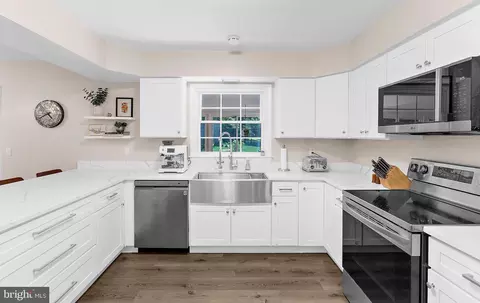 Kitchen - 176 Cardamon Dr, Edgewater, MD 21037 photo 2 of 2